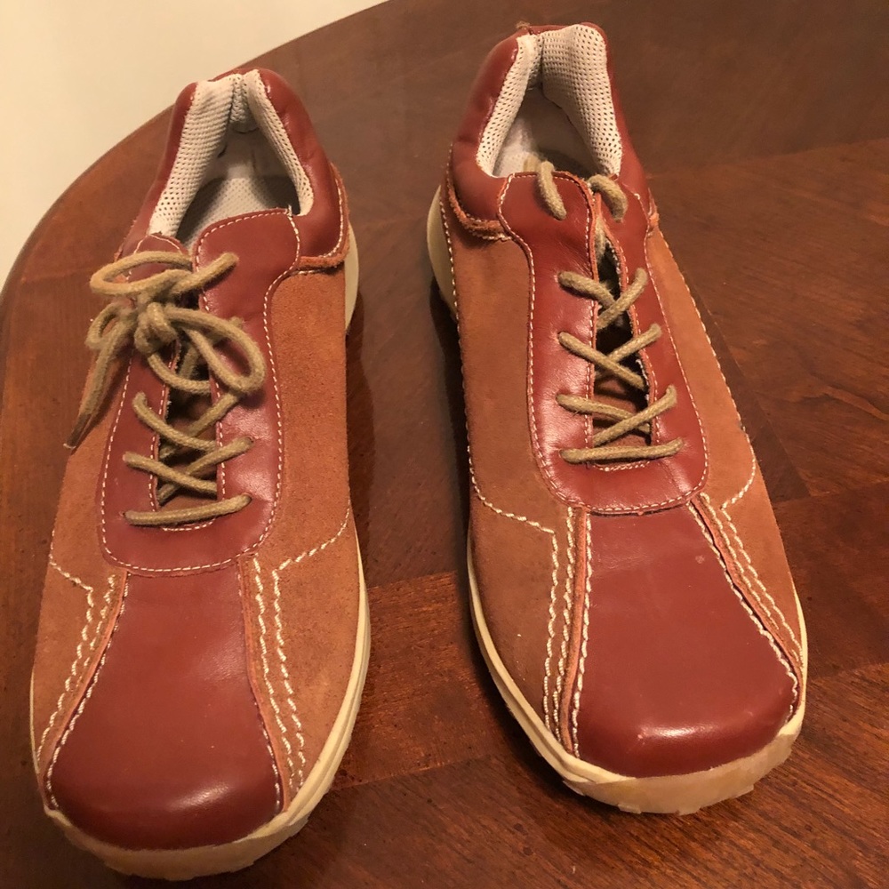 Steve Madden size 9.5 female shoes rust color